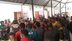 Kantor BPMK Nabire digeruduk puluhan aparat Kampung