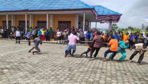 Juara lomba paduan suara dan tarik tambang dalam rangka HUT ke-77 RI di Dogiyai