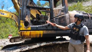 KKB bakar alat berat proyek pembangun jalan di Pegubin