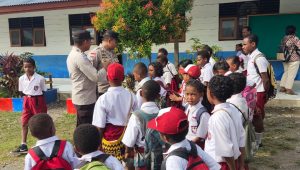 Polisi Pi Ajar di Nabire