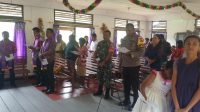 Kapolsek dan Danramil Mapia hadiri Natal di Gereja Agape Mapia