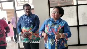 Ibadah di Gereja KSK, Pj Gubernur PPT tinjau program generasi emas Papua