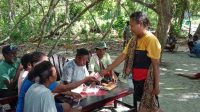 Masyarakat Kampung Nifasi dapat bantuan dari PT. KEL