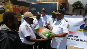 Pemkab Dogiyai beri bantuan Sembako kepada warga korban Banjir di dua Distrik