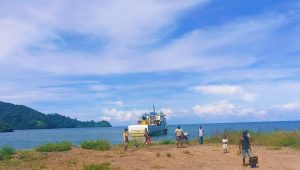 Akhirnya kapal perintis melayani Masyarakat di Distrik Yaur dan Teluk Umar