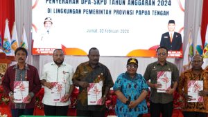 Pj Gubernur Papua Tengah Serahkan DPA Tahun 2024 Kepada SKPD sebesar Rp 4,8 T