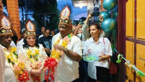 JWW AYO resmikan dan kukuhkan tim relawan Nusantara, JWW ditanya soal Pedagang mama –mama Papua