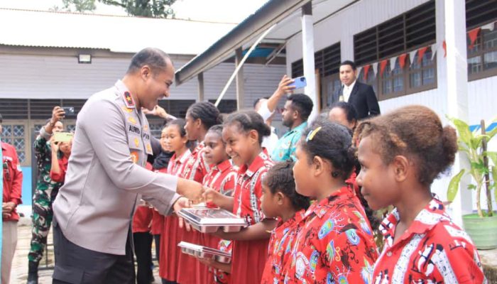 Brigjen Pol Papare hadiri Launching MBG perdana di Nabire