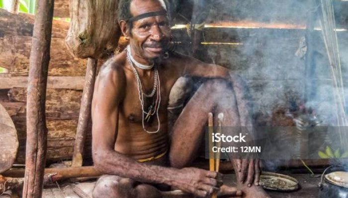 Natal di Bawah Langit Papua yang Gelisah