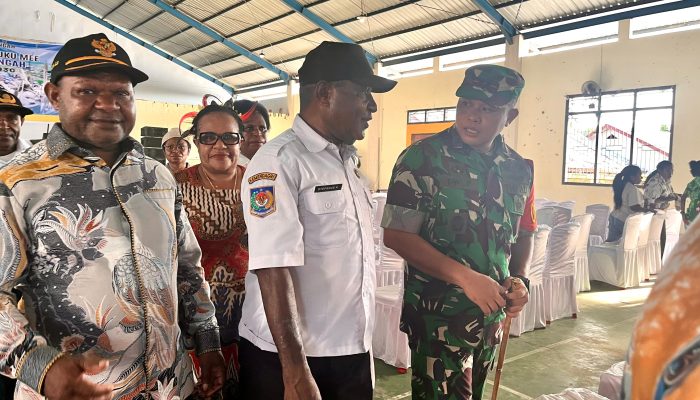 Dandim 1705/Nabire Hadiri Pengukuhan Kepala Suku Mee di Aula Bethesda