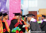 Pemprov Papua Tengah Tegaskan Komitmen Pendidikan Gratis saat Wisuda dan Dies Natalis TTYM Nabire