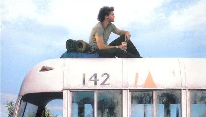 Cara Christopher Melawan Kehidupan Modern dalam Film Into The Wild