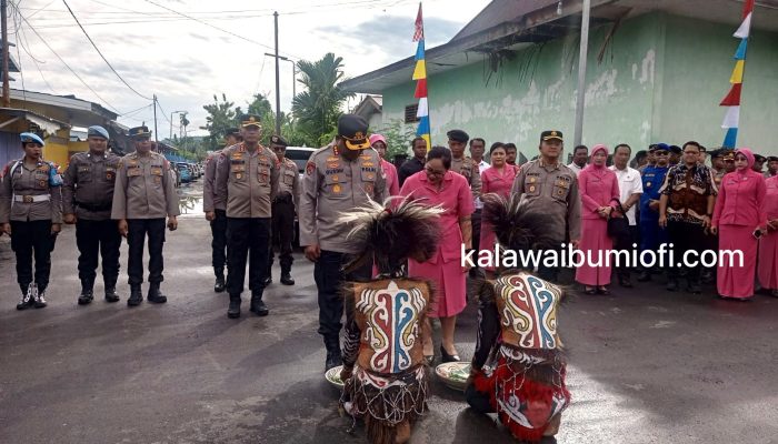 Kombes Pol. Dr. Gustav R. Urbinas, Tiba Di Nabire