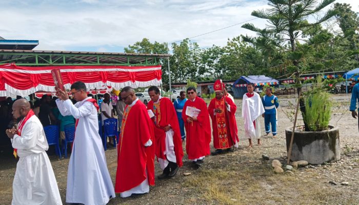 85 Orang dari Paroki St. Yosep Terima Sakramen Krisma, Uskup Tekankan Perhormatan Terhadap Perempuan