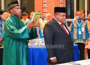 Alibaham Temongmere Dilantik Jadi Komisaris Bank Papua, Ini Pesan Gubernur Fakhiri