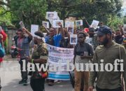 Massa dari Kali Harapan dan Sekitarnya Berorasi Karang Tumaritis