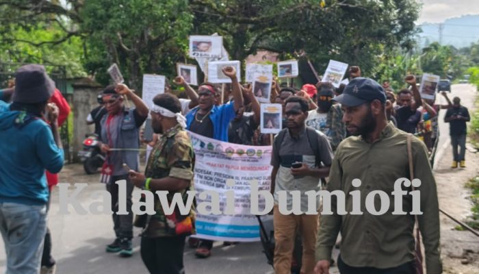 Massa dari Kali Harapan dan Sekitarnya Berorasi Karang Tumaritis