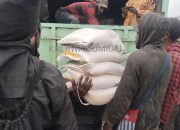 Bansos Tersalurkan di Distrik Kebo, Matias Gobai Pastikan Tepat Sasaran