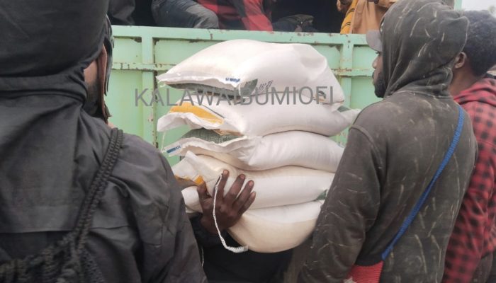 Bansos Tersalurkan di Distrik Kebo, Matias Gobai Pastikan Tepat Sasaran