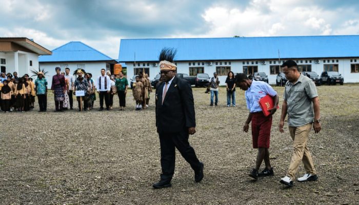 Gubernur Nawipa Tegaskan Pendidikan Hak Semua Anak