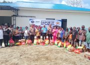 Warga Uwapa Apresiasi Polda Papua Tengah atas Pembagian Sembako