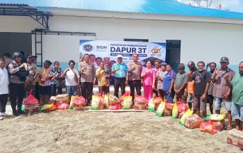 Warga Uwapa Apresiasi Polda Papua Tengah atas Pembagian Sembako