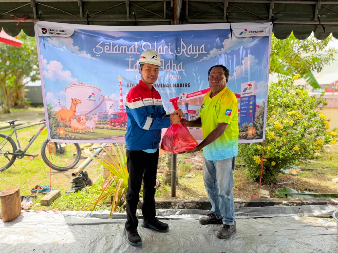 Pertamina Patra Niaga Regional Papua Maluku menyalurkan daging kurban, yang terdiri dari 76 ekor sapi dan 58 ekor kambing di berbagai wilayah operasional perusahaan. - ist.