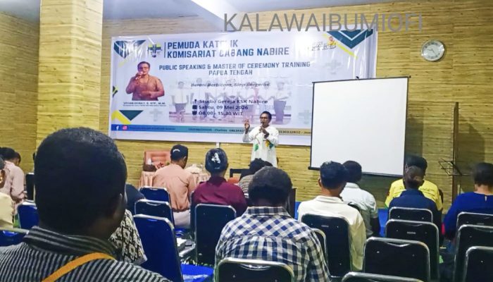 37 Orang Muda Katolik di Nabire di Bekali Materi Public Speaking dan MC
