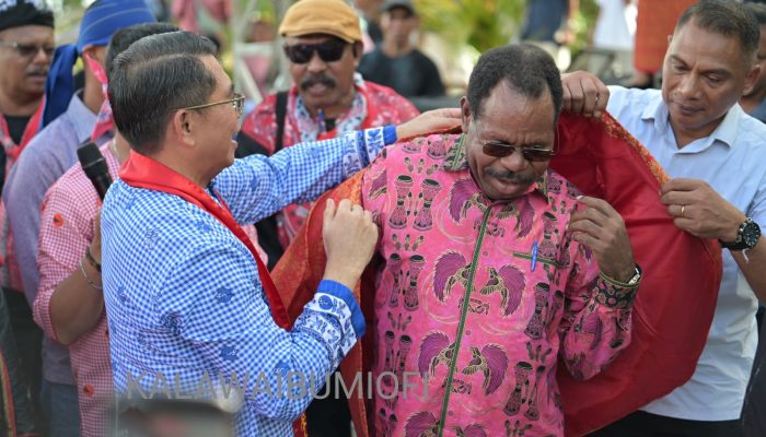 Bupati Nabire Kenang Pengorbanan Pendeta Lesnussa hingga Peran Besar Tokoh Maluku dalam Pendidikan