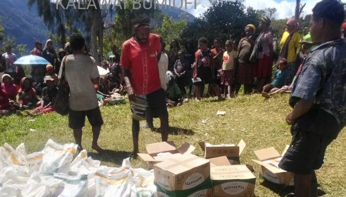 Pemerintah Distrik Gwandai Salurkan 15 Ton Beras untuk Sembilan Kampung