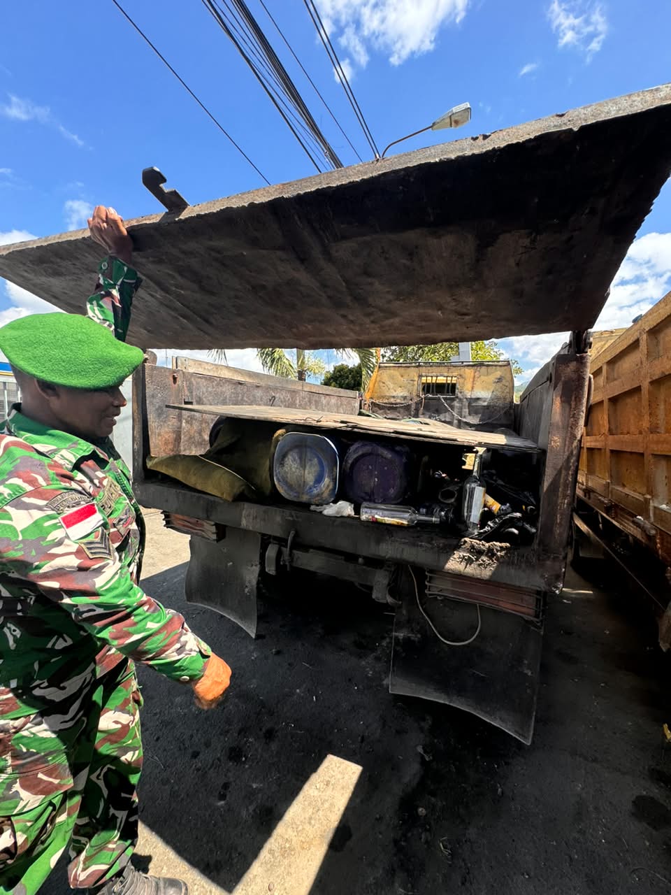 Petugas menemukan truk nakal dalam sidak di Kota Jayapura, Papua, Selasa (9/6/2026). - ist