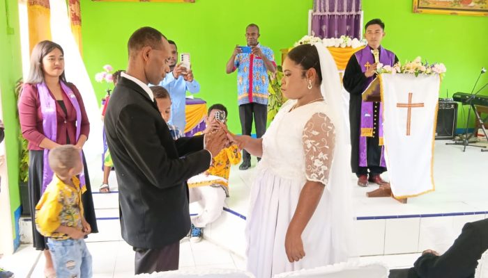 Empat Pasangan Resmi Menikah dalam Nikah Massal GPKI Jemaat Efrata Kasih Indah di Tambrauw