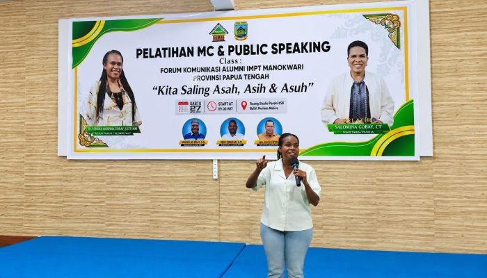 Alumni IMPT Manokwari Gelar Pelatihan MC dan Public Speaking di Nabire, Vivian Gobai Tekankan Keberanian Bertanya