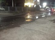 Miris, Pengendara Keluhkan Kondisi Jalan Rusak di Depan Hotel Mahavira Nabire