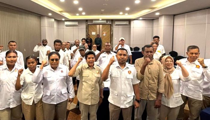 Konsolidasi di Supiori dan Biak, Yanni Ingatkan Politik adalah Ibadah Pengabdian