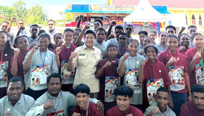 Yanni Ajak Pelajar Papua Nilai Kebijakan Negara dengan Akal Sehat