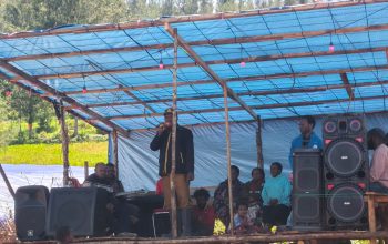 Jhon Awi Nawipa Buka Ibadah Rohani Uwamani: Hidup dalam Kasih dan Kebenaran