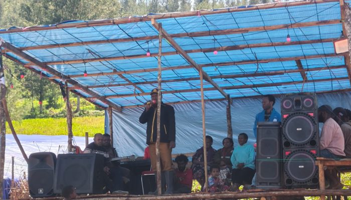 Jhon Awi Nawipa Buka Ibadah Rohani Uwamani: Hidup dalam Kasih dan Kebenaran