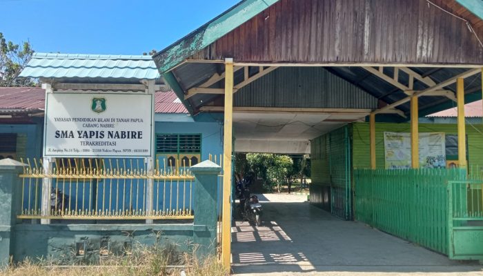 Kepsek SMA Yapis Nabire Berharap BOSDA Berlanjut Guna Membantu Siswa