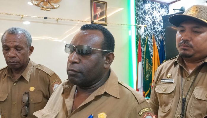 Yohanis Pigome : Kepemilikan KTP Nabire Wajib bagi TNI dan Karyawan Perusahaan