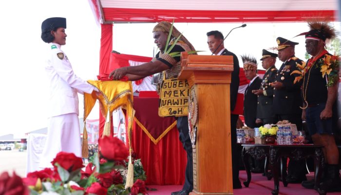 Nuansa Budaya Warnai Upacara HUT ke-81 RI di Papua Tengah, Gubernur dan Wagub Tampil dengan Busana Adat