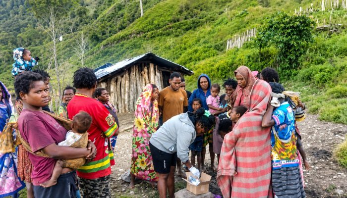 Mekila Bagau Berikan Pengobatan Keliling ke Kampung-kampung Wandai, Dukung Program Intan Jaya Sehat
