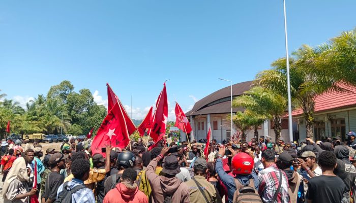 Puluhan Massa KNPB Aksi Damai ke MRP Papua Tengah, Ini Poin Tuntutannya