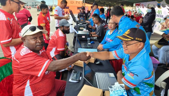 Sambut HUT ke-81 RI, Dukcapil Papua Tengah dan Disdukcapil Nabire Gelar Pelayanan Adminduk Gratis