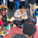 Kapolres Tatiratu Duduk dan Makan Nasi Bungkus Bersama Warga Dani, Sambil Bahas Penyelesaian Persoalan 2023