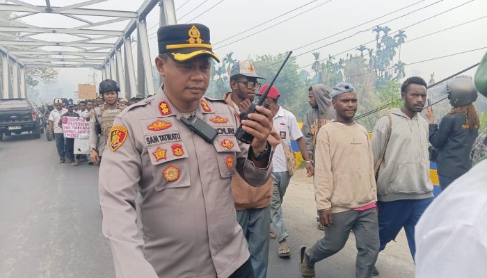 Ditengah Kabut Asap, Tatiratu Kawal Aksi Tolak MBG di Nabire