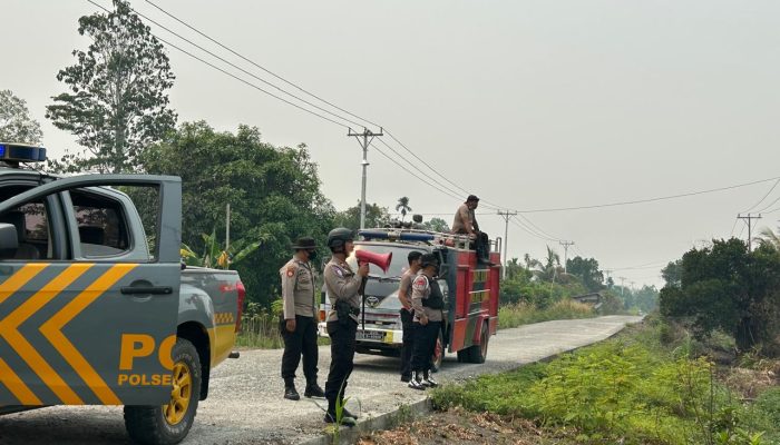Asap Karhutla Selimuti Nabire, Polisi Padamkan Api dan Imbau Warga Gunakan Masker
