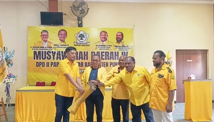 Naftali Akawal dan Wellem Wandik Buka Musda IV Golkar Kabupaten Puncak di Nabire