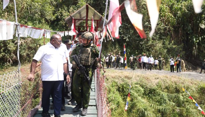 Gubernur Nawipa Siapkan Pembangunan Jalan Makataka-Hitadipa dan Listrik Tenaga Surya