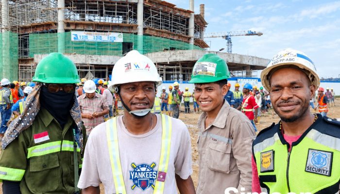 Keterlibatan Tenaga Kerja Lokal Papua dalam Pembangunan Puspem Papua Tengah di Karadiri